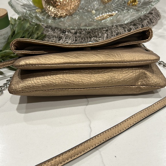 Nine West Convertible Metallic gold Crossbody Clutch Shoulder or wrislet bag - Picture 3 of 10